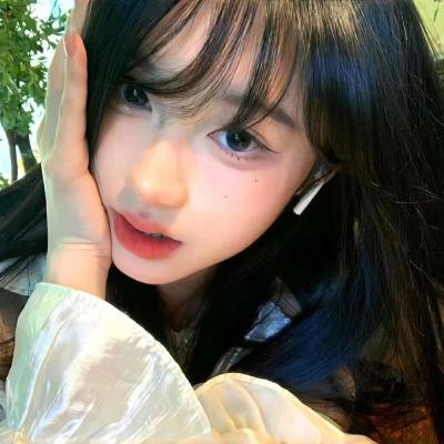 年轻女人
